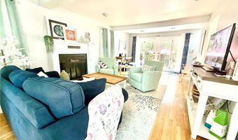 22 Dixon St, Newport, RI 02840