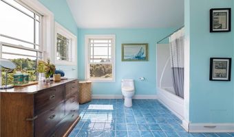365 Boston Neck Rd, Narragansett, RI 02882