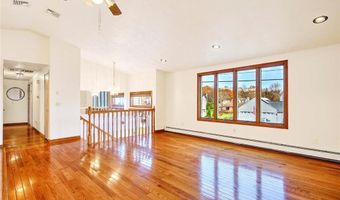 1 Pat Dr, Lincoln, RI 02865