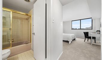 1101 S ARLINGTON RIDGE Rd 212, Arlington, VA 22202