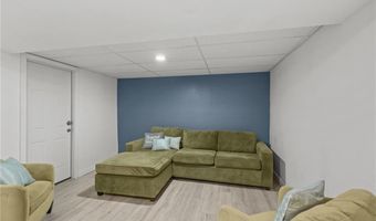 21 Lake Dr, North Kingstown, RI 02852