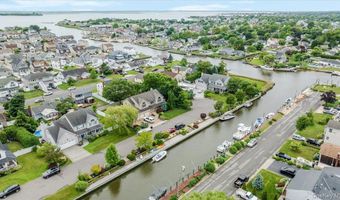 18 South Plz, Amity Harbor, NY 11701
