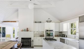 30 Hand Ln, Amagansett, NY 11930