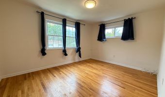 5835 MOUNT VERNON Dr, Alexandria, VA 22303
