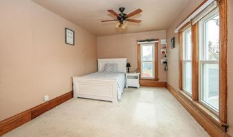 918 1st Ave, Ackley, IA 50601