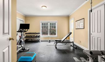 17 Canterbury Ln, Bedford, NH 03110