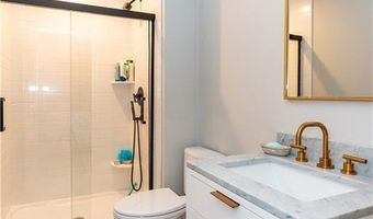 15 Castle St 9, East Greenwich, RI 02818