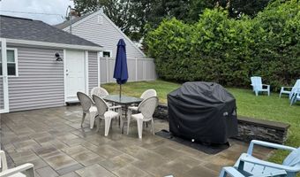 53 Center Ave, Middletown, RI 02842