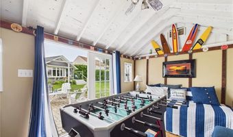 24 E Shore Rd, Narragansett, RI 02882