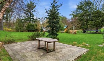 27 Old Meadow Ln, Cumberland, RI 02864