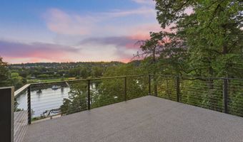 985 SE RIMROCK Ln, Milwaukie, OR 97267