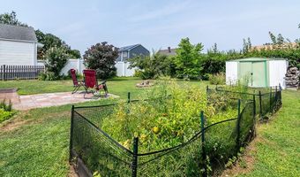 76 Burbank St, Cranston, RI 02910