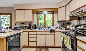 113 Meadow Spring Ln, Amherst, NY 14051