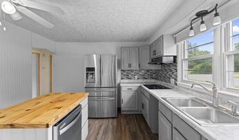 28 Gunnar Dr, Brooklyn, CT 06234