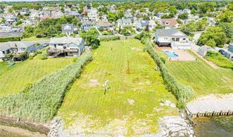 32 Unqua Pl, Amityville, NY 11701