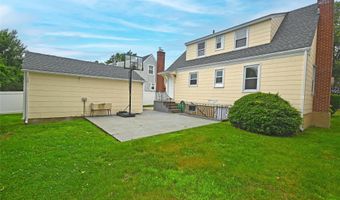 57 Netherwood Dr, Albertson, NY 11507