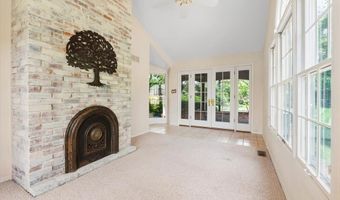 14 Cambridge Circle Ct, Ballwin, MO 63011