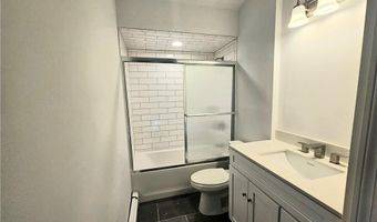 3 Lakeview Dr, Narragansett, RI 02882