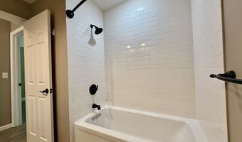 2 A Jeanette St 7, Danbury, CT 06811