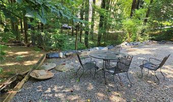 204 Queensbury, Acworth, GA 30102