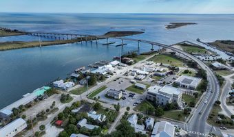215 8th St, Apalachicola, FL 32320