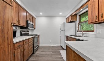 3122 N BLUEMOUND Dr, Appleton, WI 54913