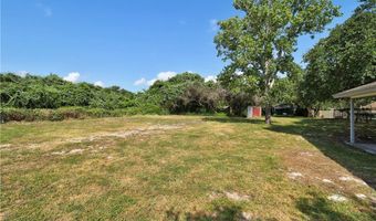 912 S 7th St, Aransas Pass, TX 78336