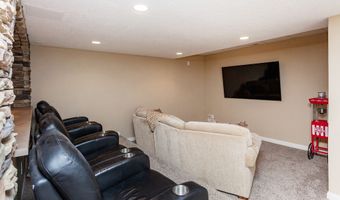 605 Oakwood Pl, Polk City, IA 50226