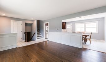 7 N Lincoln Ave, Addison, IL 60101