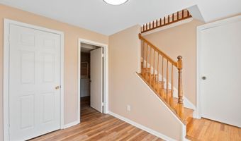 7852 OREANA Dr, Annandale, VA 22003