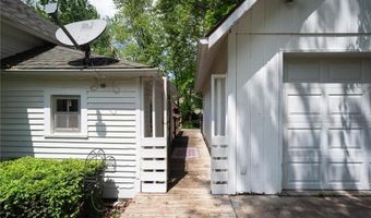 920 Grove St, Baldwin City, KS 66006