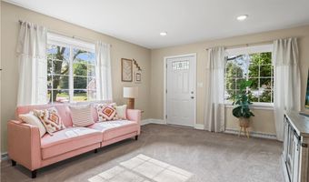 983 Roseland Rd, Alliance, OH 44601