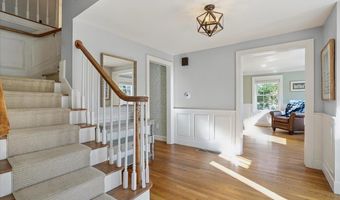 18 Hawk Dr, Bedford, NH 03110
