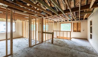 355 N 8th St, Arlington, NE 68002