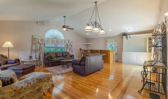 35 Jennie Cir, Agawam, MA 01001