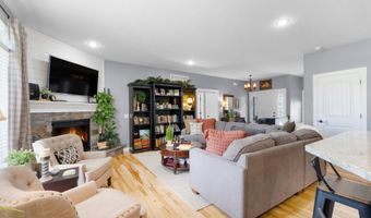 1123 N Dewey St, Auburn, IN 46706