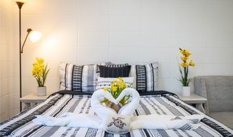 1209 N School St 102, Honolulu, HI 96817