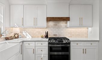 830 S Parkview Dr, Aurora, OH 44202