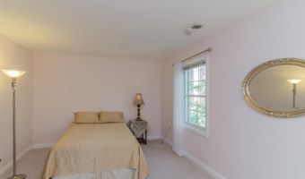 7628 WESTLAKE Ter 74, Bethesda, MD 20817