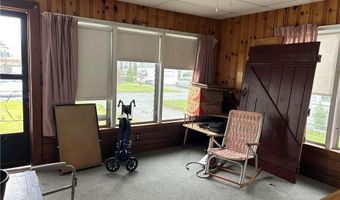 12 Oakland Ave, Johnston, RI 02919