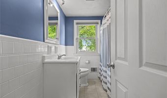 83 Bateman Ave, Cranston, RI 02920