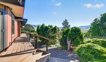 738 Fairway Ct, Ashland, OR 97520