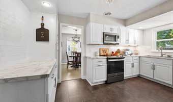 1124 W PARKWAY Blvd, Appleton, WI 54914