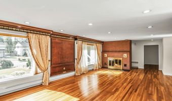 260 Oakridge Ln, Albertson, NY 11507