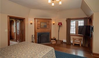 57 Ledge Rd 2, Newport, RI 02840