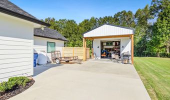 1090 Sandy Ln, Arnaudville, LA 70512