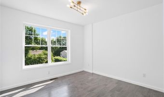 18 Pleasantview Ave, Johnston, RI 02919