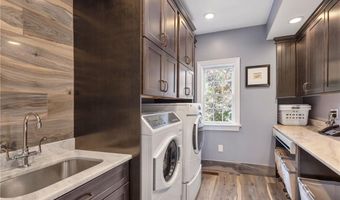 81 Crest Dr, Cranston, RI 02921