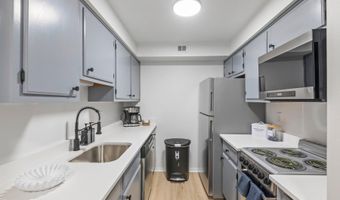 207 S PATRICK St 101, Alexandria, VA 22314
