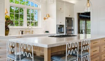 25 Tokeneke Trl, Darien, CT 06820